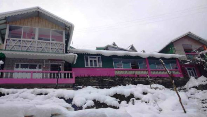 Mukhia Homestay Zuluk Snowfall